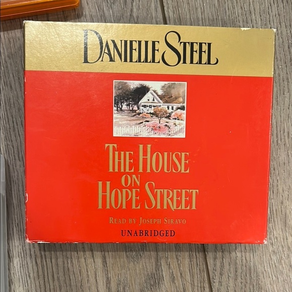 Bundle-7 Danielle Steel Audiobook CDs- Suspects, The Right Time, Betrayal, Rogue - Picture 5 of 16